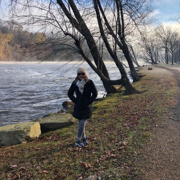 Meet your Posher, Amber - Picture 1 of 1